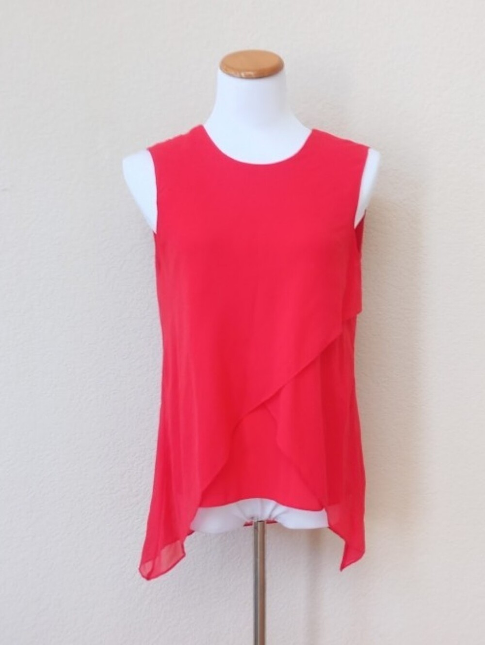 🤍 BCBGMaxAzria red silk asymmetrical blouse - Picture 3 of 9